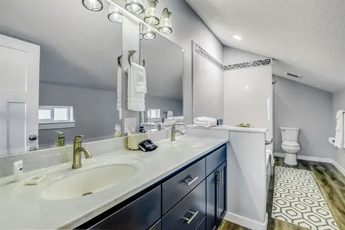 Large Main Suite Bath with Separate Tub and Shower