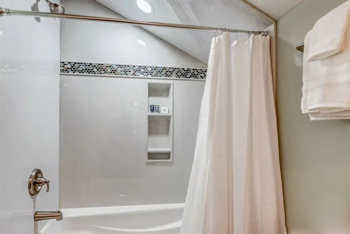 King Bedroom EnSuite 3rd Level