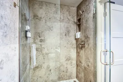 Full Walk In Spa like shower
