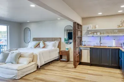 Kitchenette with Dishwasher