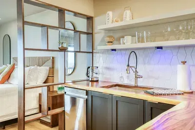 Full size kitchen sink and dishwasher
