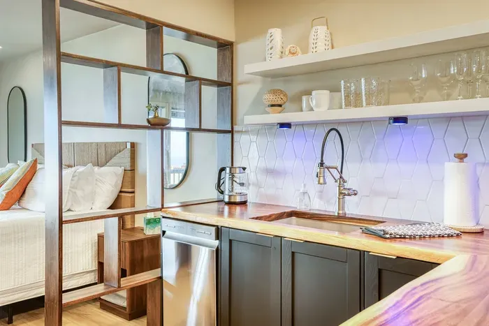 Full size kitchen sink and dishwasher