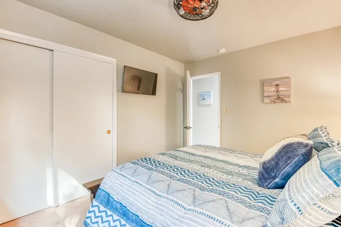 Queen Bed in the middle Bedroom