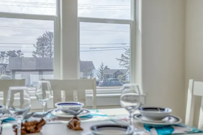 Whale Tale & Arcade-Dining