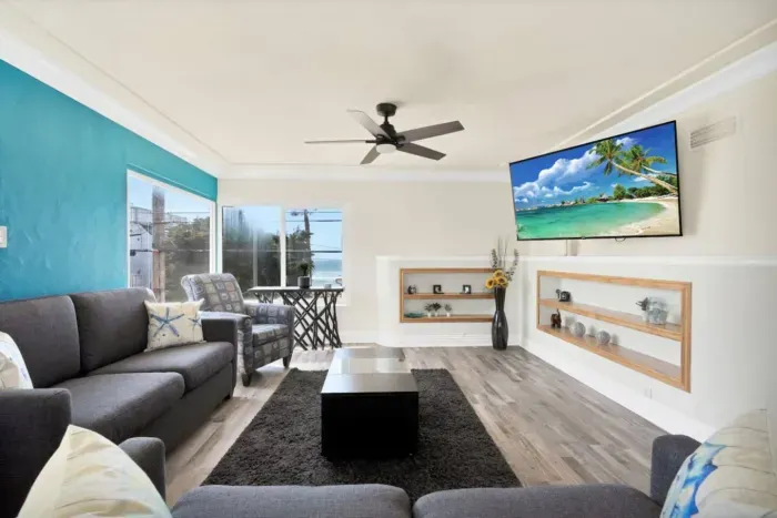 Spacious room with a stunning ocean view, offering direct access to a beachfront promenade.