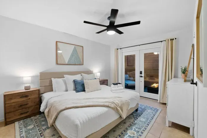 Luxurious bedroom with firepit