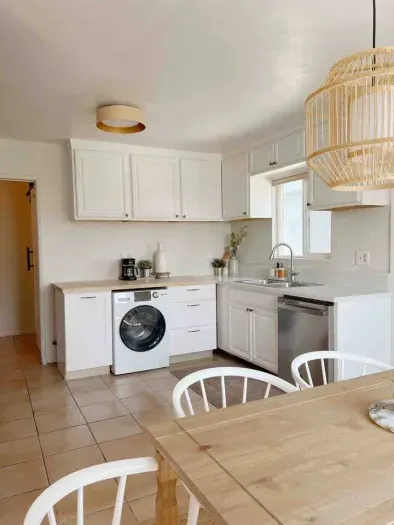 A spacious retreat with kitchen and laundry amenities