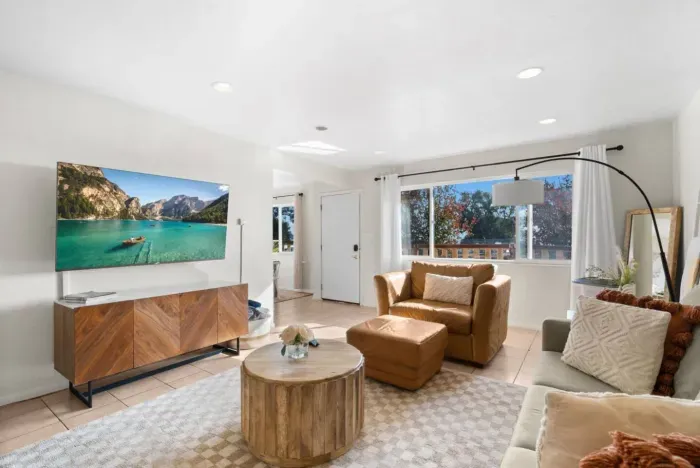 Bright and cozy living room with modern decor and comfortable seating.