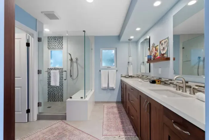 Modern, clean, full bathroom for Bedroom 1