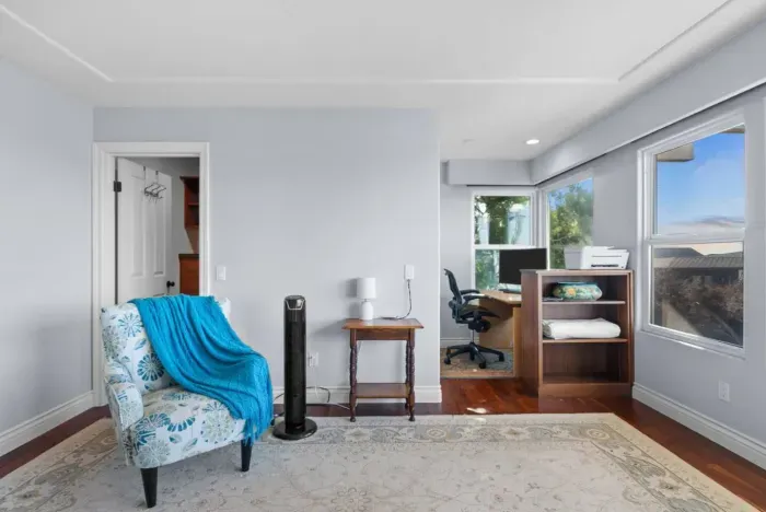 Bright room with workspace in Bedroom 1