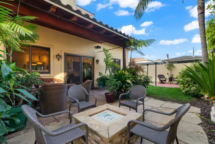 Yard area perfect for entertaining and gatherings.