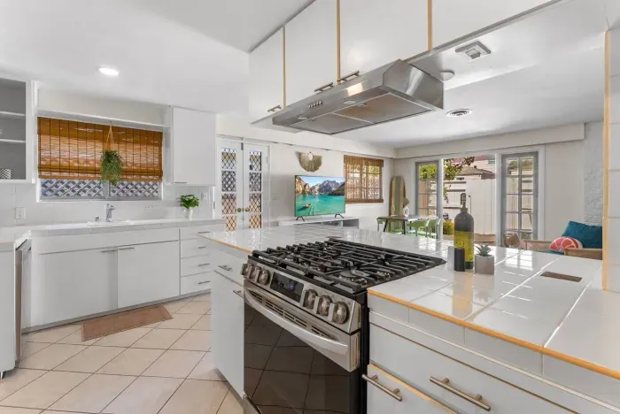 Kitchen with island range and woven blinds
