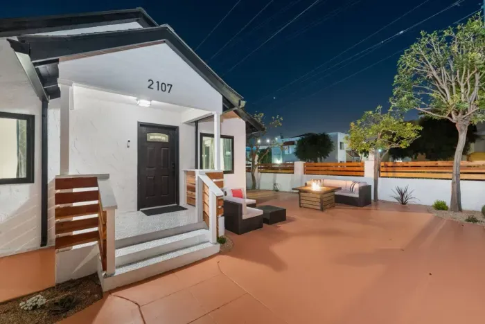 Charming modern retreat with a cozy fire pit and stylish outdoor seating!