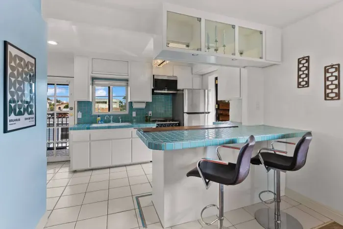 Breakfast bar and modern appliances.