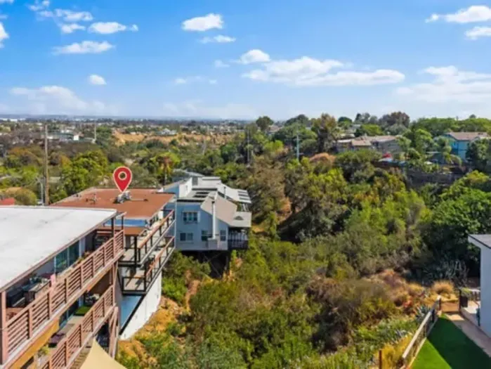 Nestled between city life and nature for the best of both worlds.