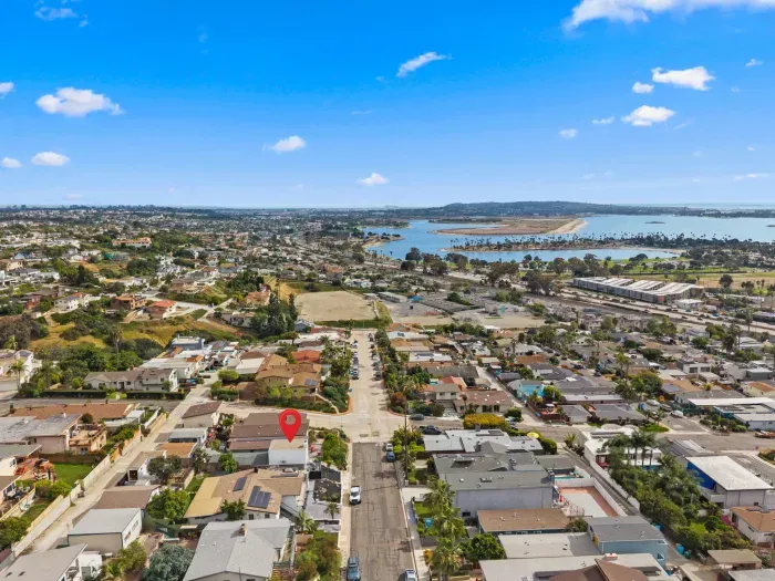 Coastal home near the bay—walk to parks, paths, and water fun