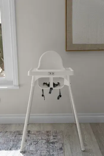 Family-ready stay: high chair in bright, modern, child-friendly space