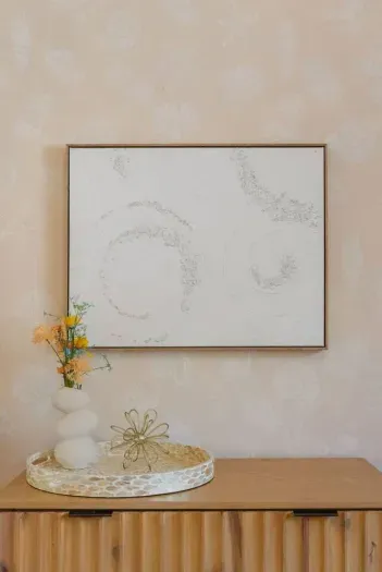 Chic coastal decor nook