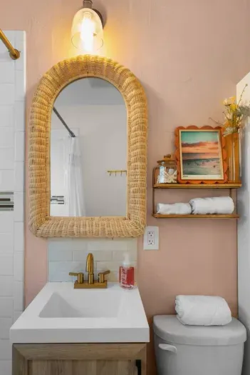 Modern sink, sleek mirror