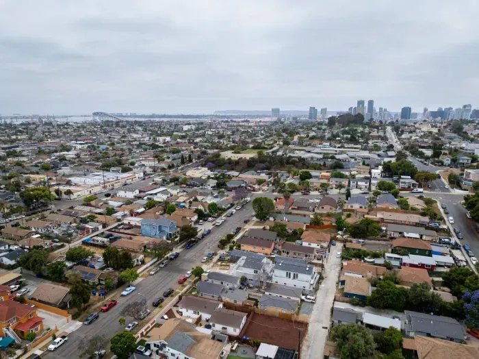 From here you’re just minutes away from the best of San Diego, with the skyline and waterfront within easy reach.