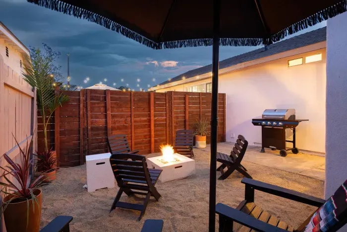 Your evenings are made for starlit conversations around the fire. Light the flames, pour a drink, and unwind under the night sky.