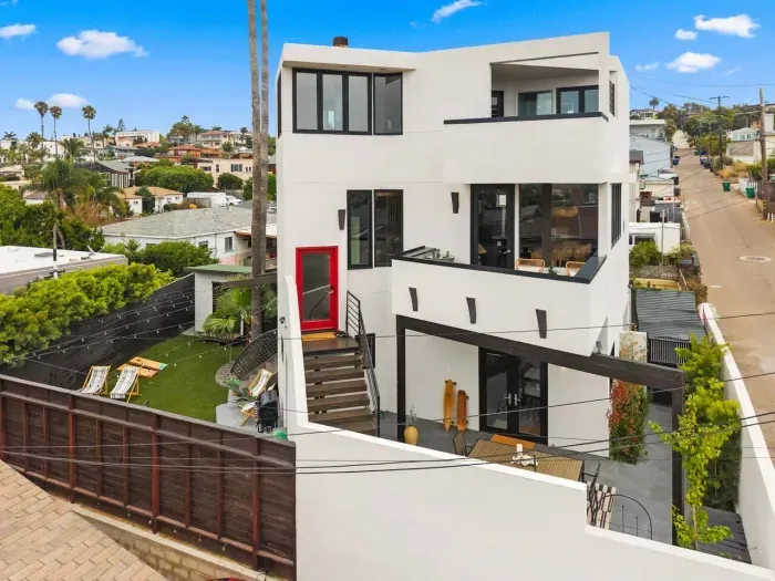 Contemporary three-story home designed by award-winning architect Rob Quigley