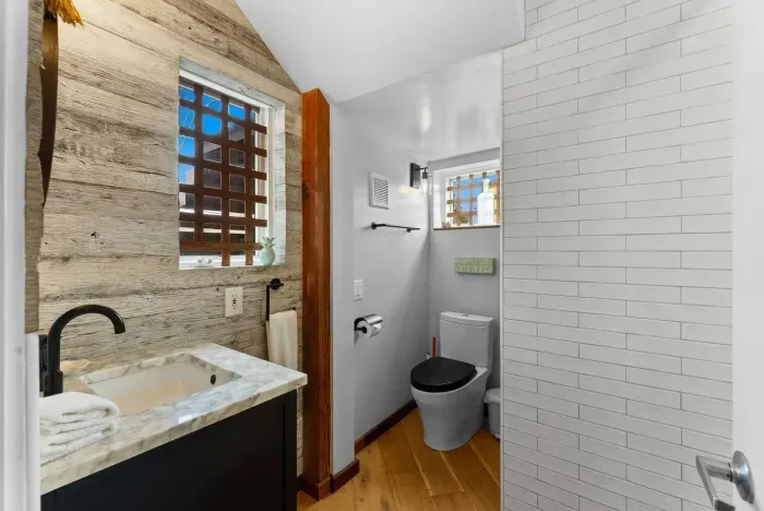 Stylish bathroom with modern finishes and warm coastal details