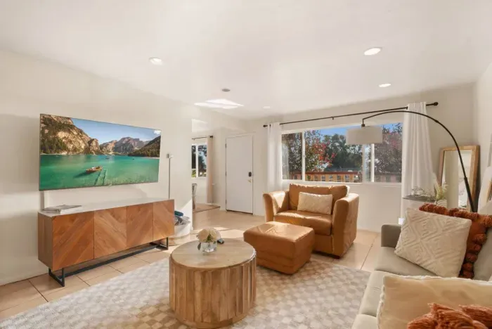 Living space with room for your whole group