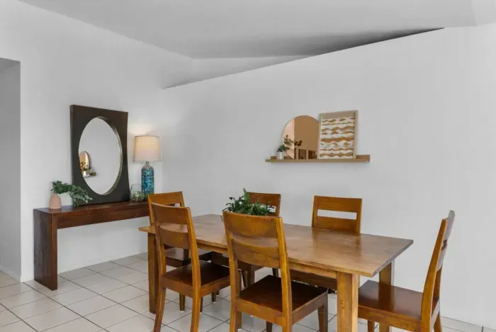 Cozy dining vibes! Who’s joining you? ️✨