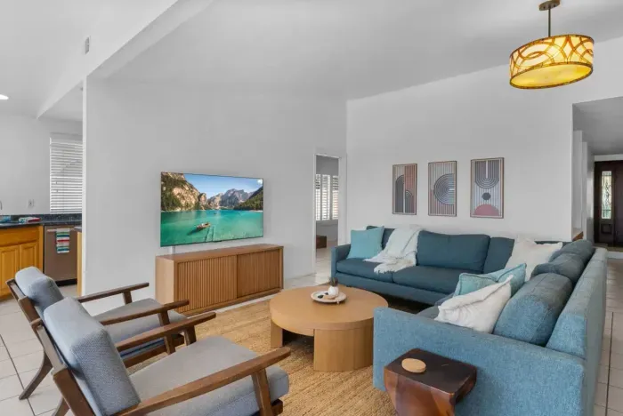 Relax in style—cozy, modern, and just minutes from the bay