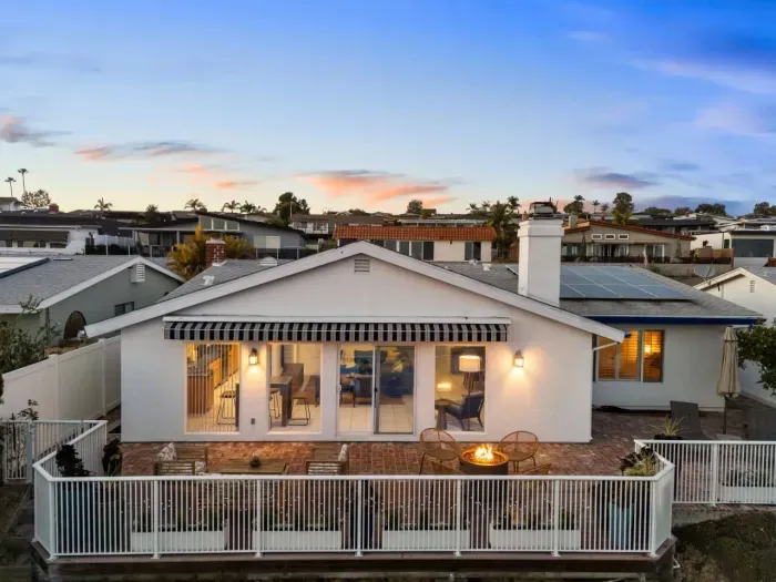 Cozy firepit, stunning sunsets, and the perfect getaway!