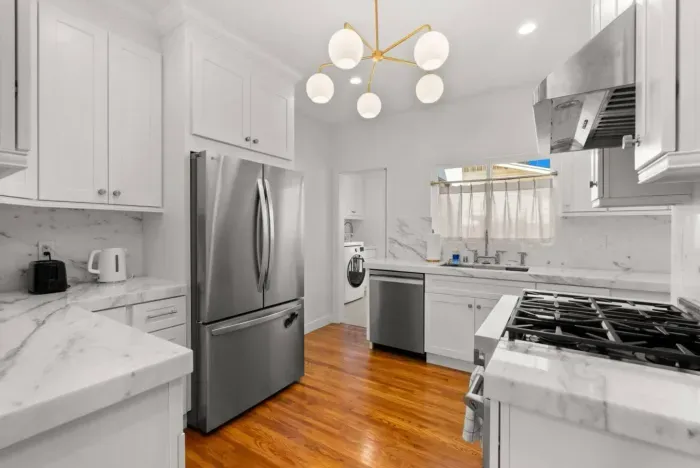 A modern kitchen with all you need to cook an amazing meal!