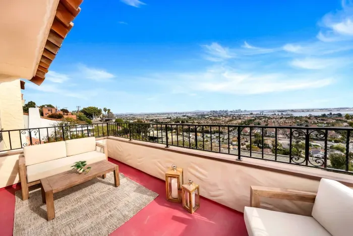 Open skies and endless views — your terrace escape awaits.