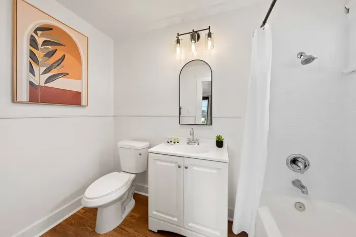 Clean, bright bathroom with modern finishes and soft lighting.