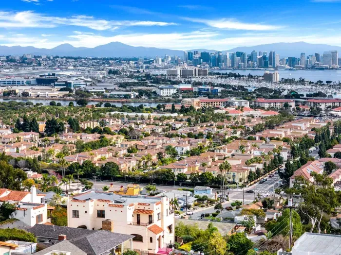 Every window reveals a new skyline angle — where city, sea, and sky meet in one sweeping view.