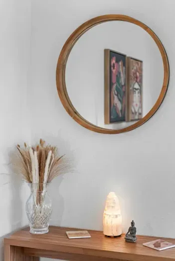 A sweet vignette perfect for quiet moments.