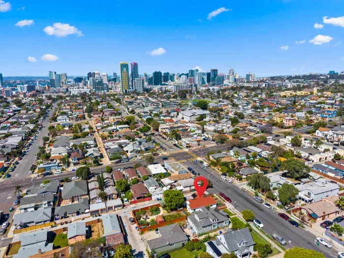 Central home near downtown—walk to cafes, quick drive to waterfront