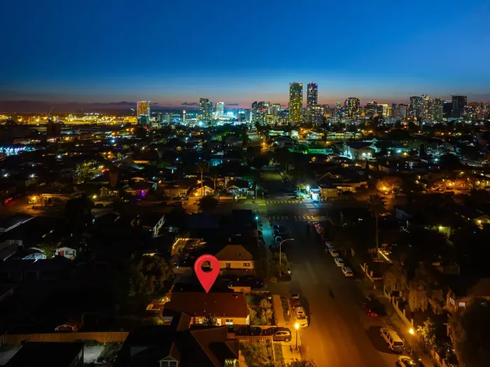 City-view home minutes to downtown—quiet street, vibrant skyline.