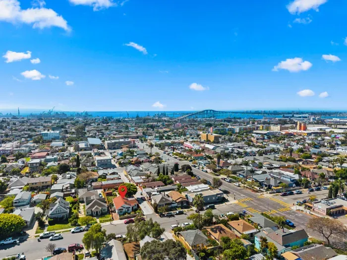 Coastal neighborhood home near harbor, bridge, shops & dining.
