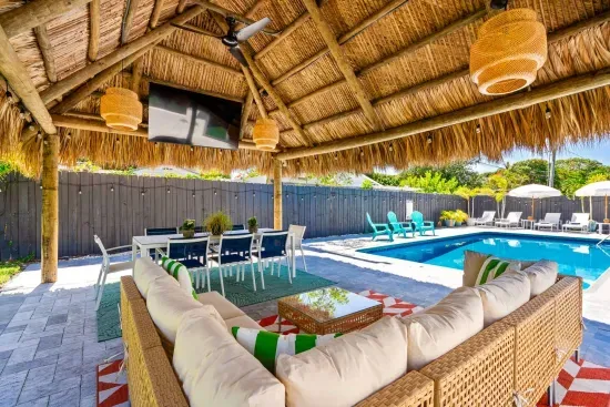Jungle Oasis with Heated Pool, Tiki Hut & Hot Tub