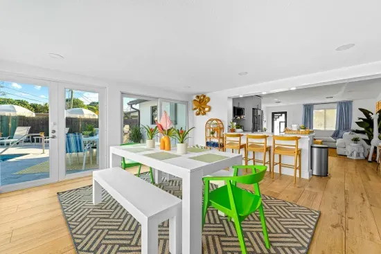 Jungle Oasis with Heated Pool, Tiki Hut & Hot Tub