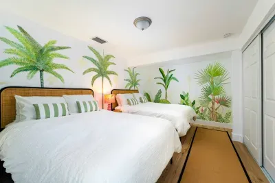 Jungle Oasis with Heated Pool, Tiki Hut & Hot Tub - image 30 of 75