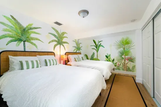 Jungle Oasis with Heated Pool, Tiki Hut & Hot Tub