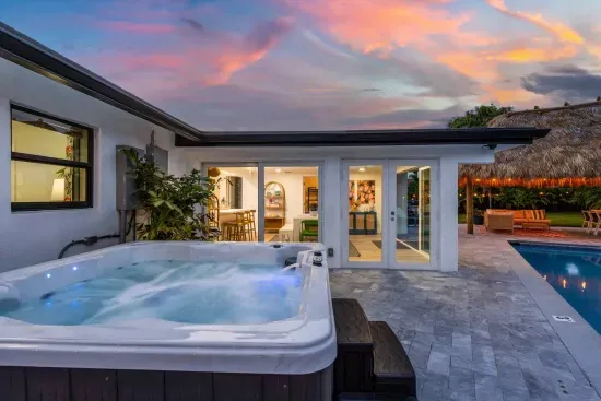Jungle Oasis with Heated Pool, Tiki Hut & Hot Tub