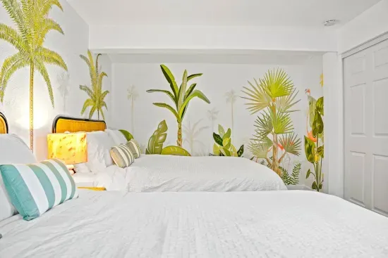 Jungle Oasis with Heated Pool, Tiki Hut & Hot Tub