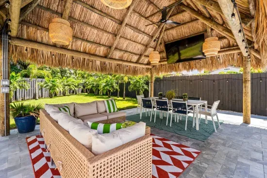 Jungle Oasis with Heated Pool, Tiki Hut & Hot Tub