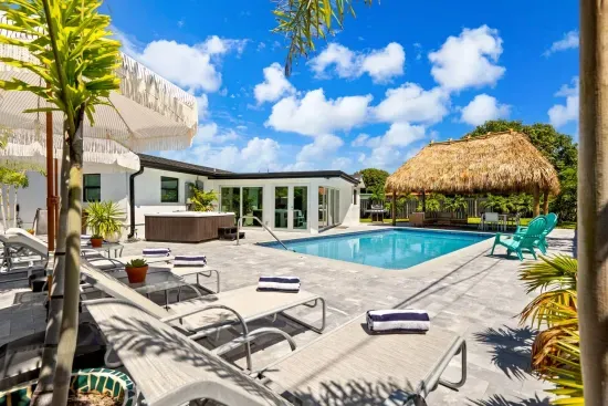 Jungle Oasis with Heated Pool, Tiki Hut & Hot Tub