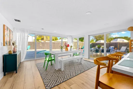 Jungle Oasis with Heated Pool, Tiki Hut & Hot Tub