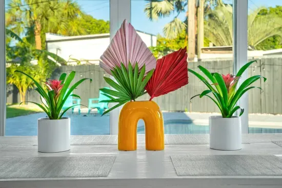 Jungle Oasis with Heated Pool, Tiki Hut & Hot Tub