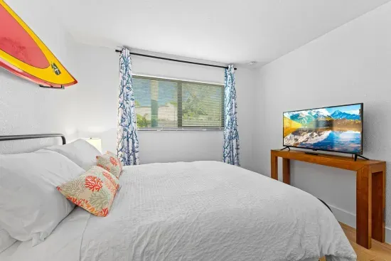 Jungle Oasis with Heated Pool, Tiki Hut & Hot Tub